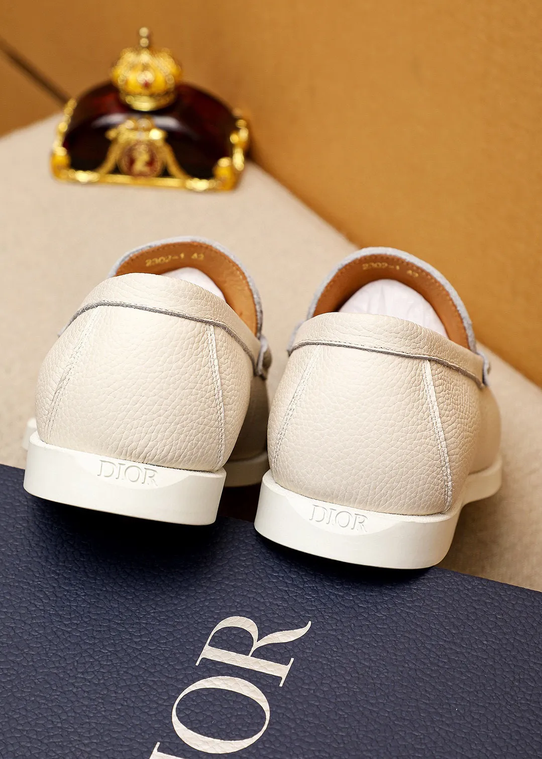 Men's shoes 💰480 💐Original packaging Product trademark: Dior "Dior" casual leather shoes Regular size: 38-44 (45.46.47🉑️Customized) Product materials: Selected Italian imported first-layer pebbled cowhide leather upper + luxury hardware buckle, imported water-dyed cowhide lining. Strong three-dimensional visual effect, original rubber outsole Color: 3⃣️colors available